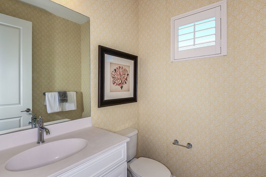 Representative interior finishes for a home built from the Starlight 2 by Neal Communities in Verandah, Fort Myers (Image 13).