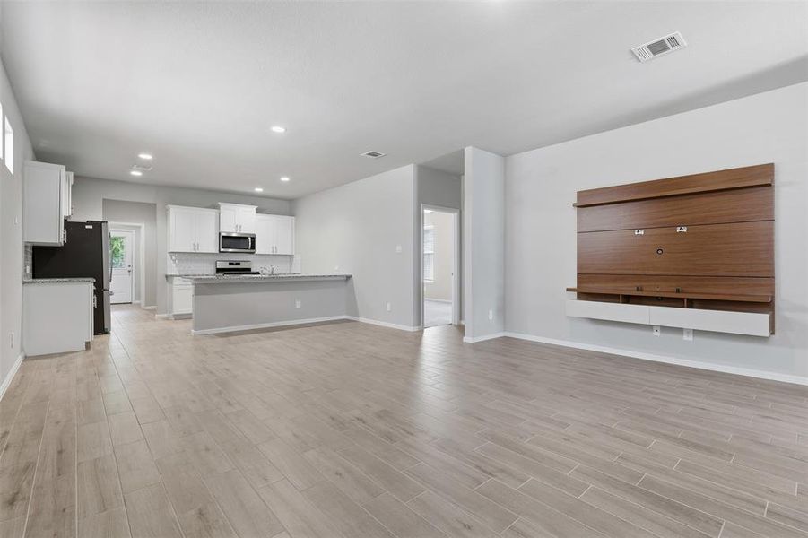Spacious, unfurnished interior of a new home in The Overlook, Fort Worth (Image 21).