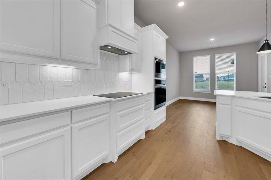 Furnished interior view inside a new home in Springside Estates II, Waxahachie (Image 7). Furnished interior view inside a new home in Springside Estates II, Waxahachie (Image 7).