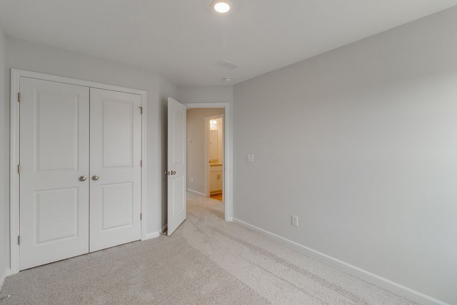 Spacious, unfurnished interior of a new home in Astoria, Columbia (Image 24).