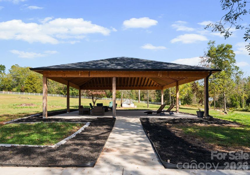 Community amenities in , Statesville (Image 36).