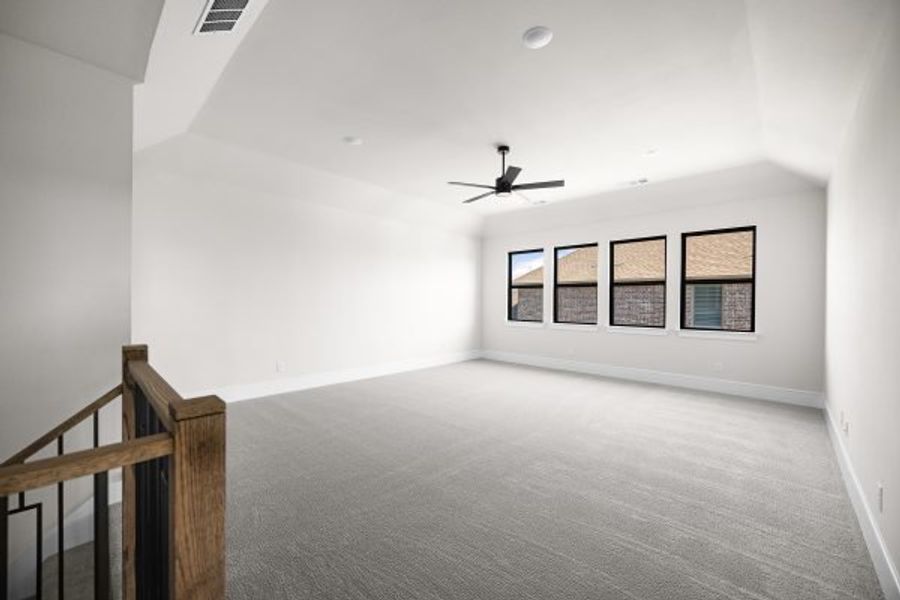 Spacious, unfurnished interior of a new home in Heath Golf and Yacht Club, Heath (Image 51).