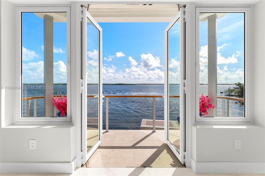 Exterior details and patio area of a home in , Key Largo (Image 2).