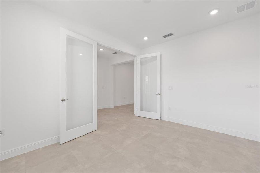 Spacious, unfurnished interior of a new home in , Ocala (Image 13).