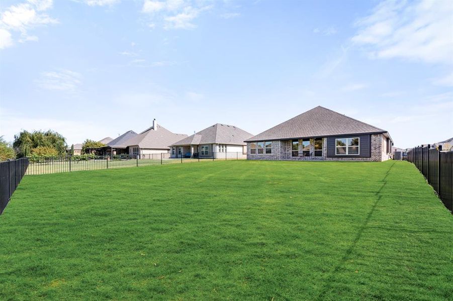 Exterior details and patio area of a home in Abe's Landing, Granbury (Image 25).