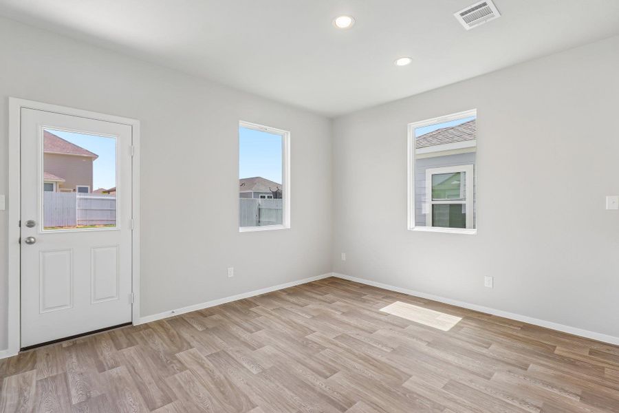 Spacious, unfurnished interior of a new home in Harvest Ridge, Elgin (Image 12). Spacious, unfurnished interior of a new home in Harvest Ridge, Elgin (Image 12).