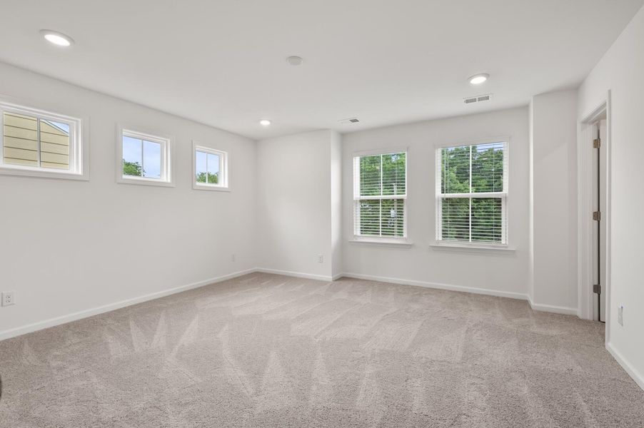 Spacious, unfurnished interior of a new home in , Charleston (Image 16).