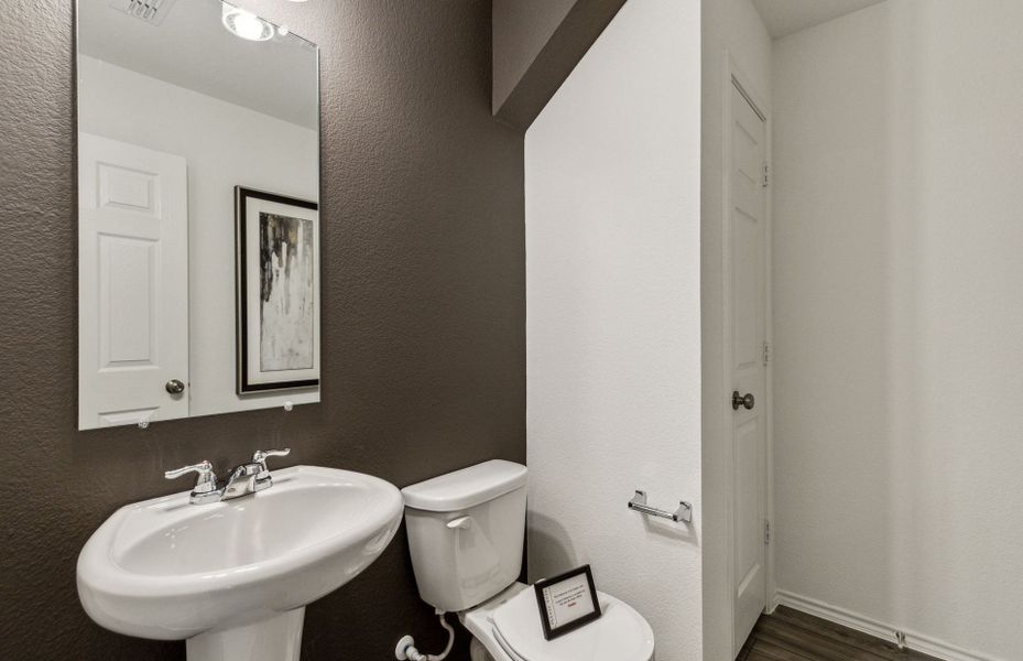 Furnished interior view inside a new home in Elizabeth Creek, Haslet (Image 10).