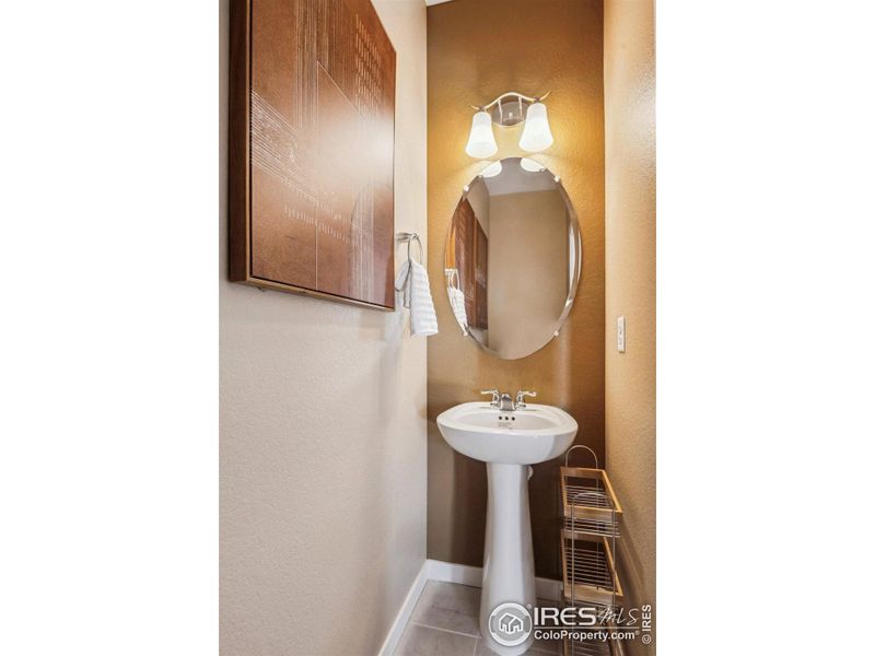 Furnished interior view inside a new home in Vantage, Berthoud (Image 7).