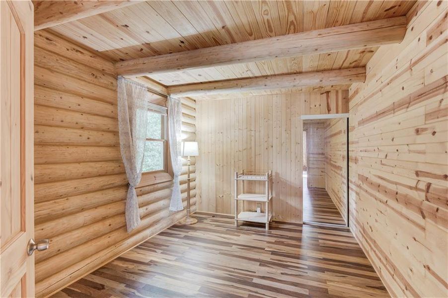 Spacious, unfurnished interior of a new home in , Gainesville (Image 12).
