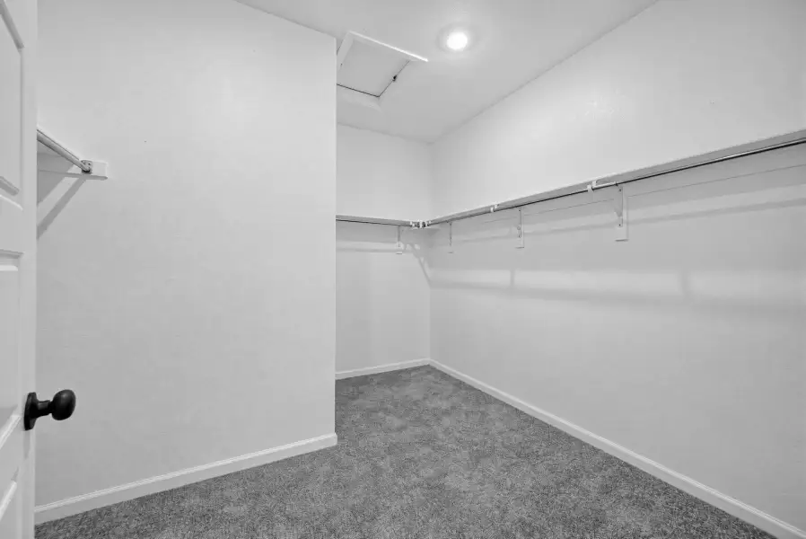 Spacious, unfurnished interior of a new home in The Aurora Highlands, Aurora (Image 18).