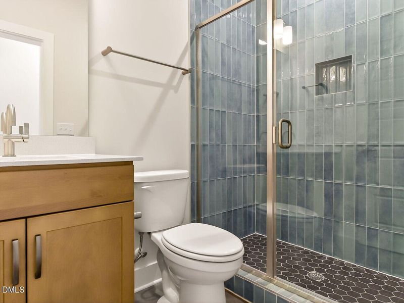 006-1280x960-hall-bath 006-1280x960-hall-bath