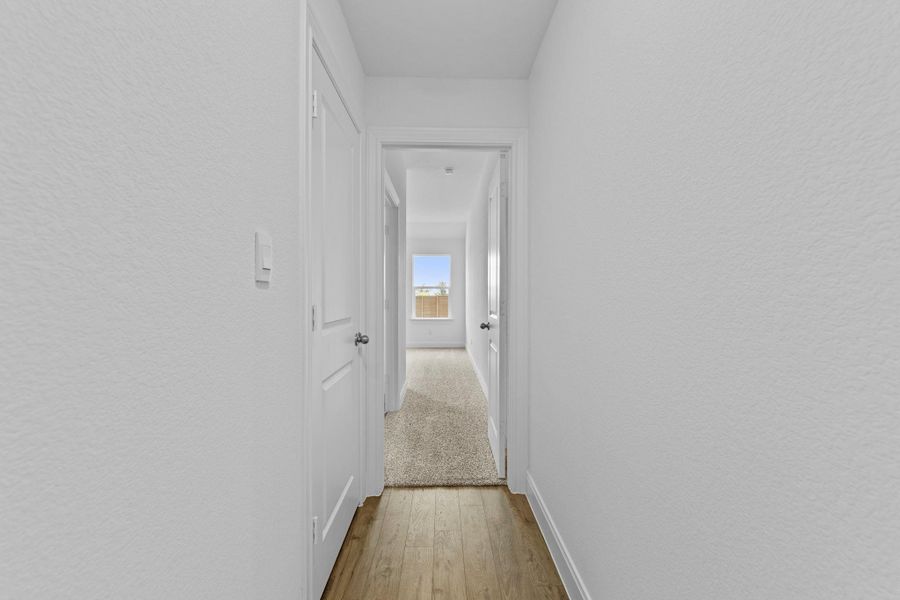 Spacious, unfurnished interior of a new home in Railhead, Cedar Creek (Image 16).