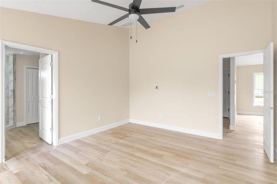 Spacious, unfurnished interior of a new home in , Dade City (Image 13).