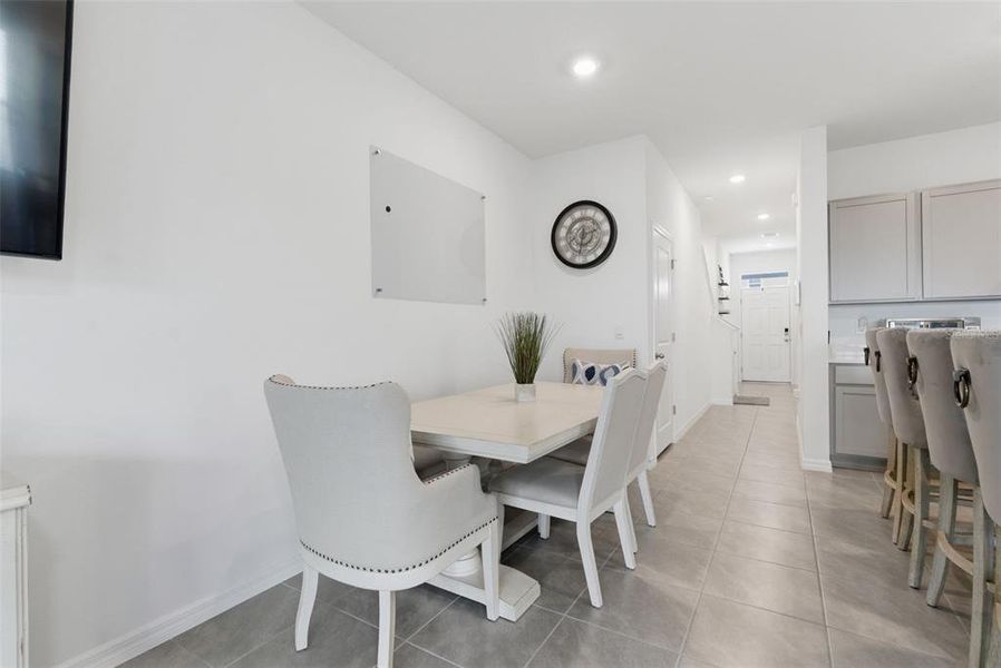 Furnished interior view inside a new home in , Apollo Beach (Image 11).