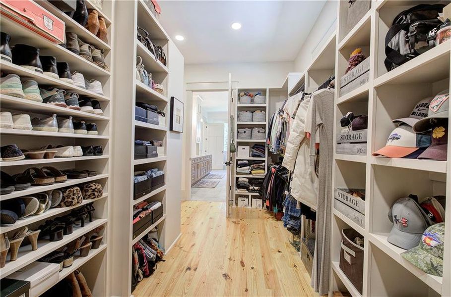 Furnished interior view inside a new home in , Acworth (Image 73).