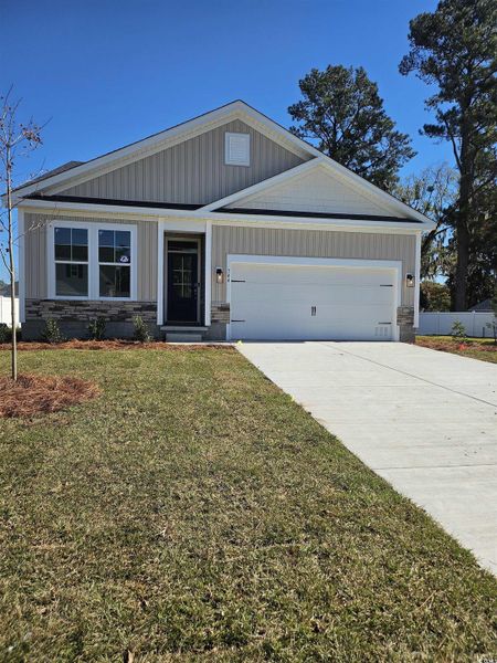 Exterior details and patio area of a home in Grissett Landing, Conway (Image 2).