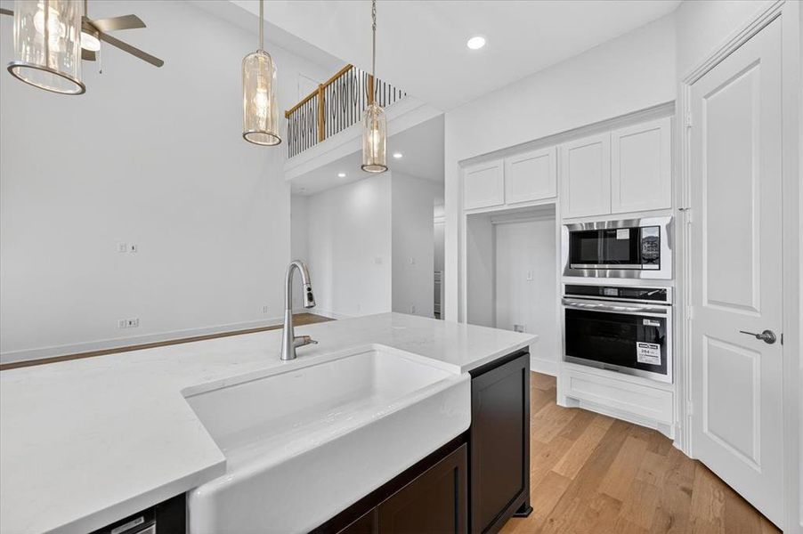 Furnished interior view inside a new home in Goodland, Venus (Image 9).