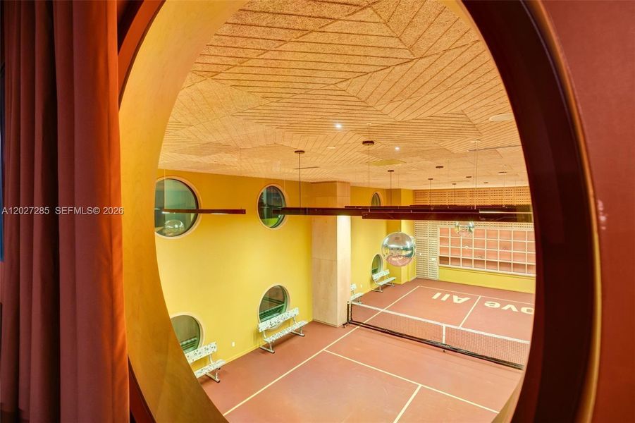 Community amenities in , Miami (Image 32).