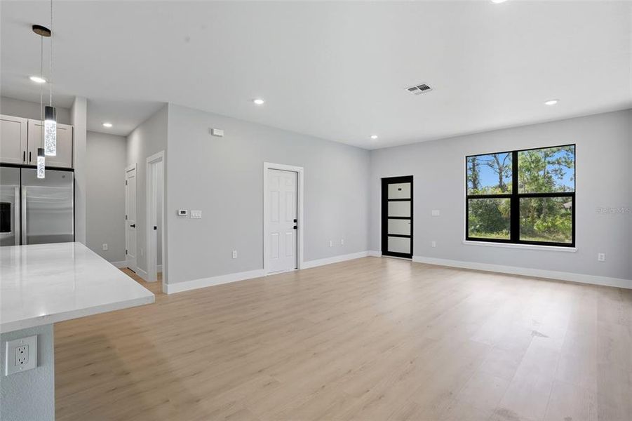 Spacious, unfurnished interior of a new home in , Lehigh Acres (Image 12).