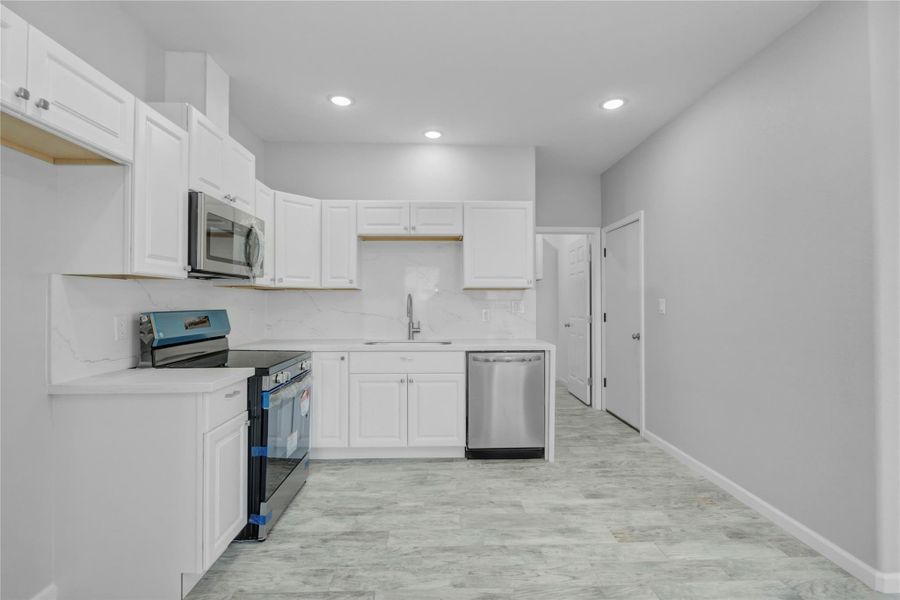 Furnished interior view inside a new home in , Freeport (Image 5).