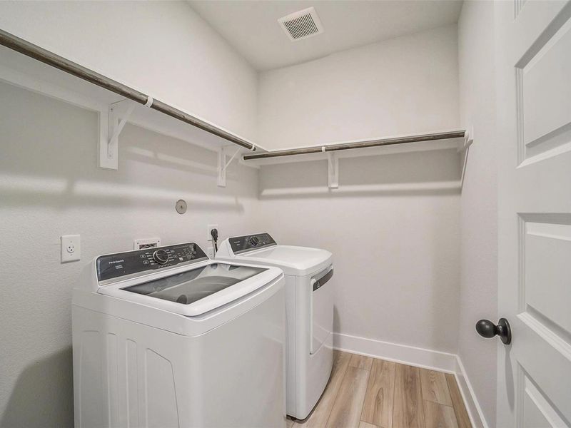 Close-up of interior finishes inside a home in Sierra Vista, Rosharon (Image 21).