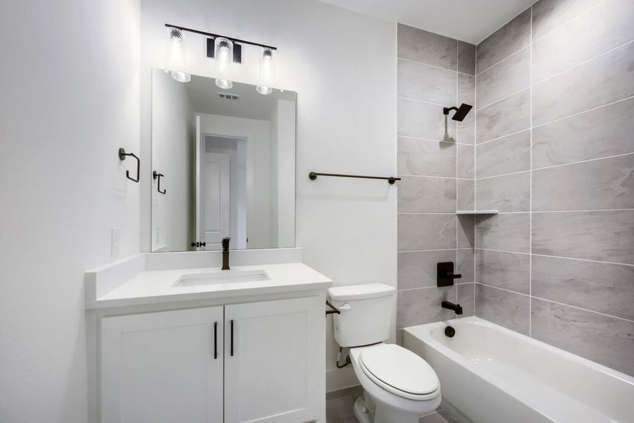 1266 Cedarwood - Full Bathroom