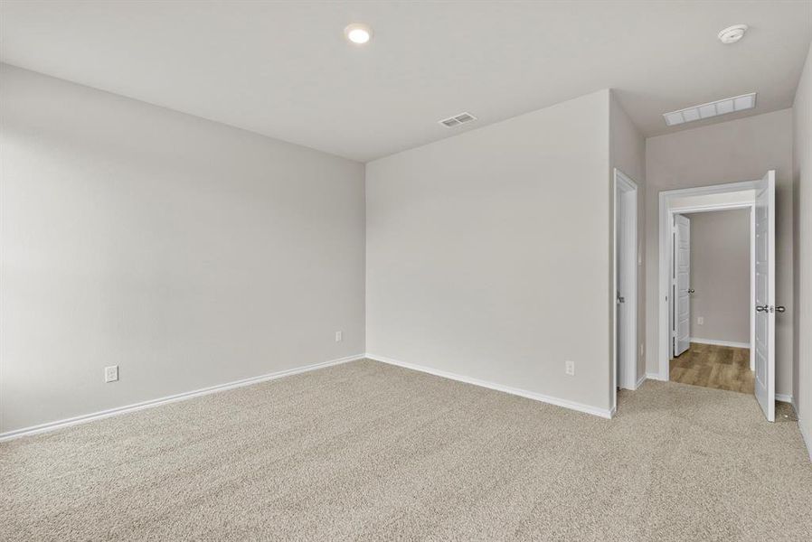 Spacious, unfurnished interior of a new home in Highlands at Chapel Creek, Fort Worth (Image 14).