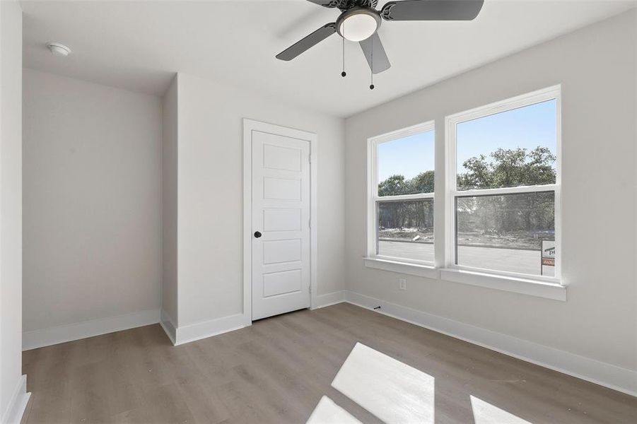 Spacious, unfurnished interior of a new home in , Tolar (Image 27).