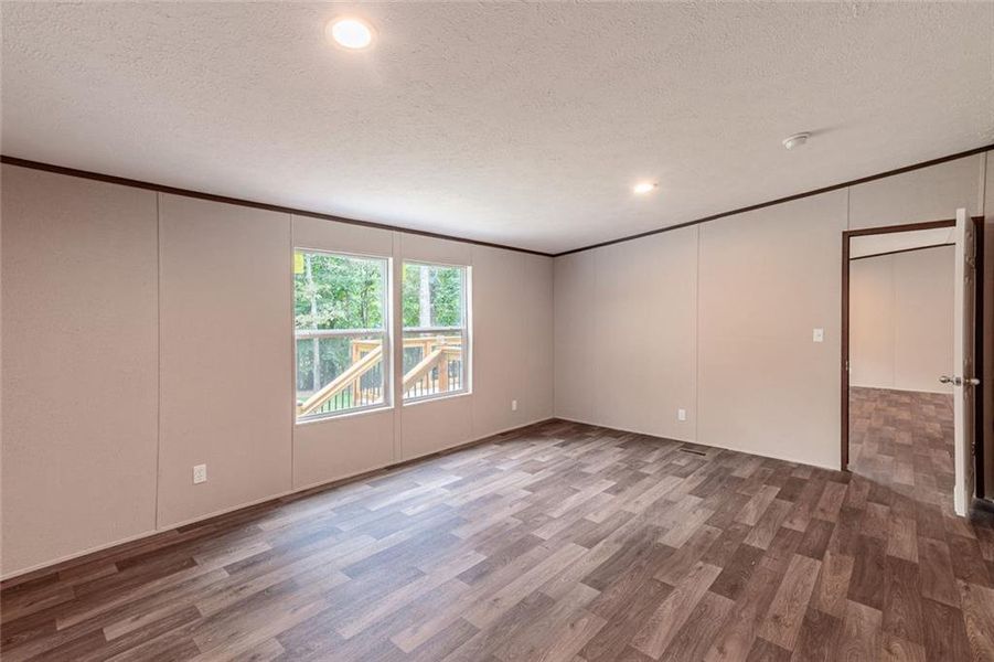 Spacious, unfurnished interior of a new home in , Dahlonega (Image 29).