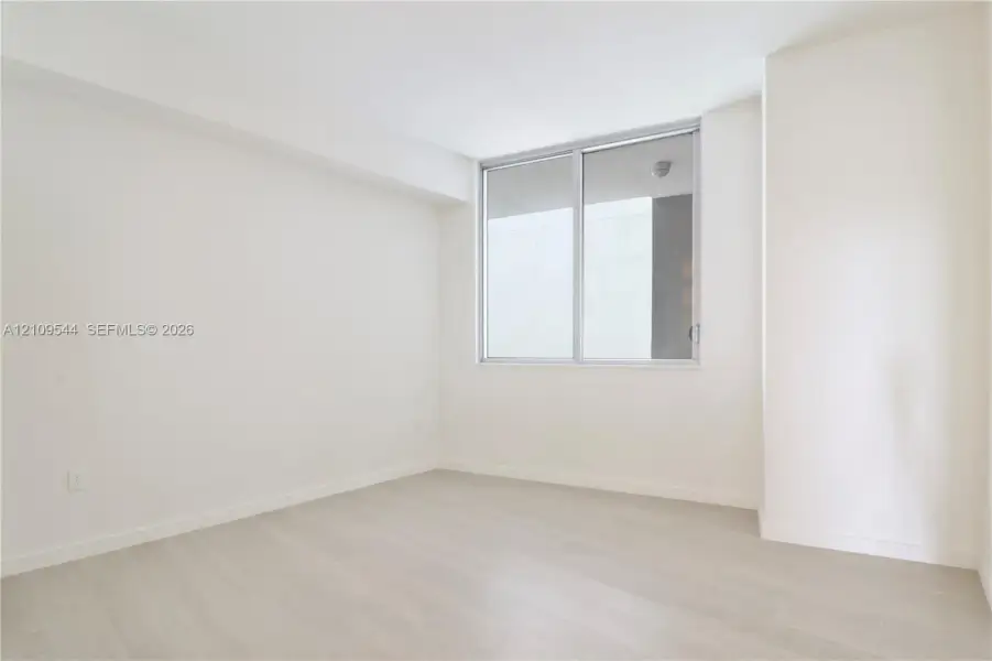 Spacious, unfurnished interior of a new home in , Miami (Image 26).