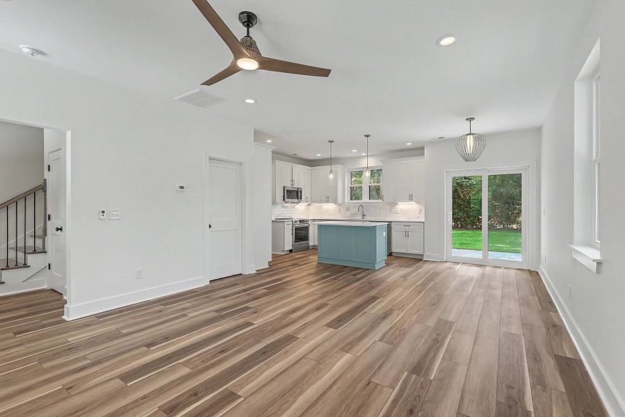 Spacious, unfurnished interior of a new home in , Charleston (Image 30).