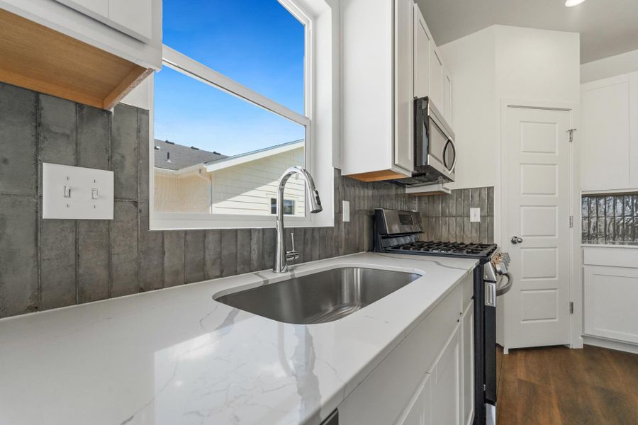 Furnished interior view inside a new home in Union Colony West, Greeley (Image 9).