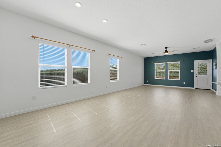 Spacious, unfurnished interior of a new home in Guadalupe Heights, Seguin (Image 19).