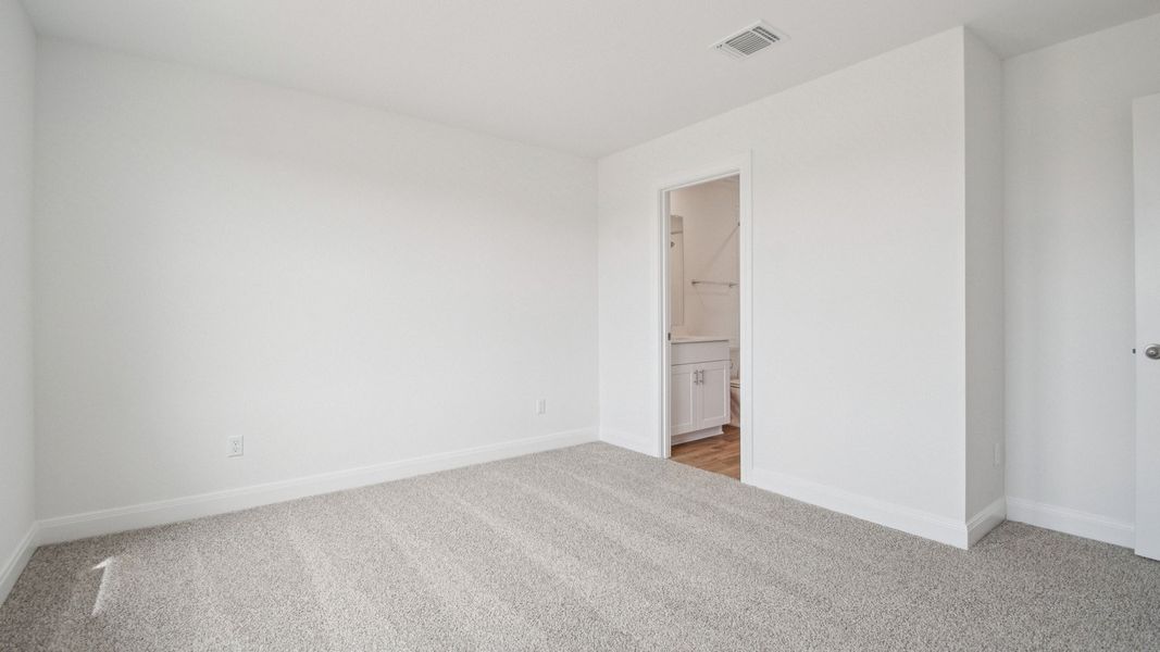 Spacious, unfurnished interior of a new home in Railhead, Cedar Creek (Image 24).