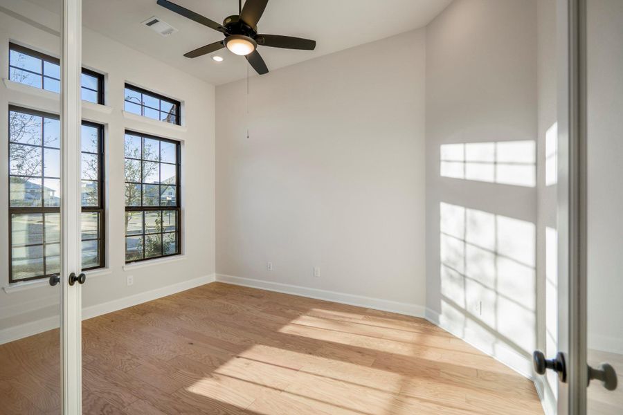 Spacious, unfurnished interior of a new home in Jordan Ranch 70' Lots, Fulshear (Image 27).