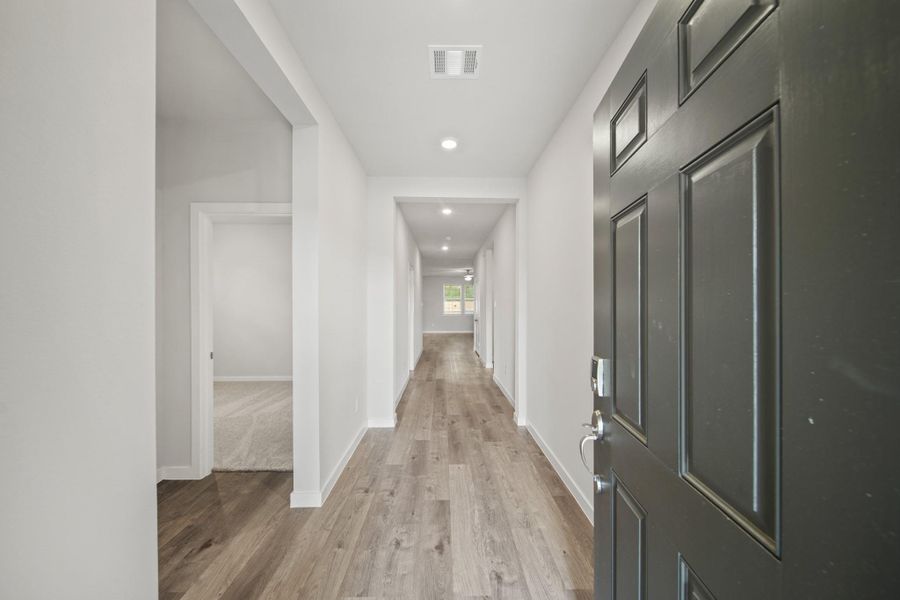 Spacious, unfurnished interior of a new home in Russell Ranch, Bay City (Image 23).