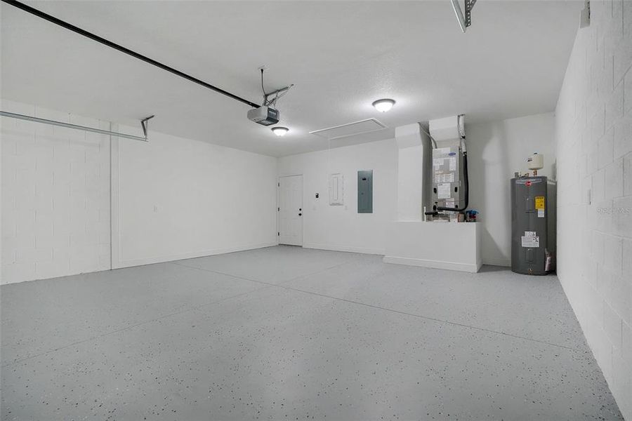 Spacious, unfurnished interior of a new home in , Deltona (Image 38).