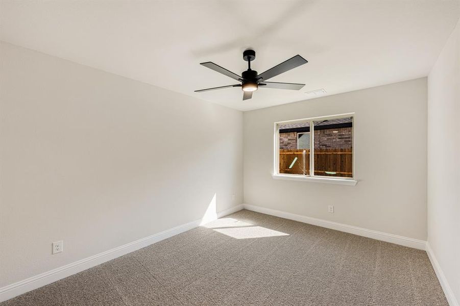 Spacious, unfurnished interior of a new home in Sable Creek, Sanger (Image 28).