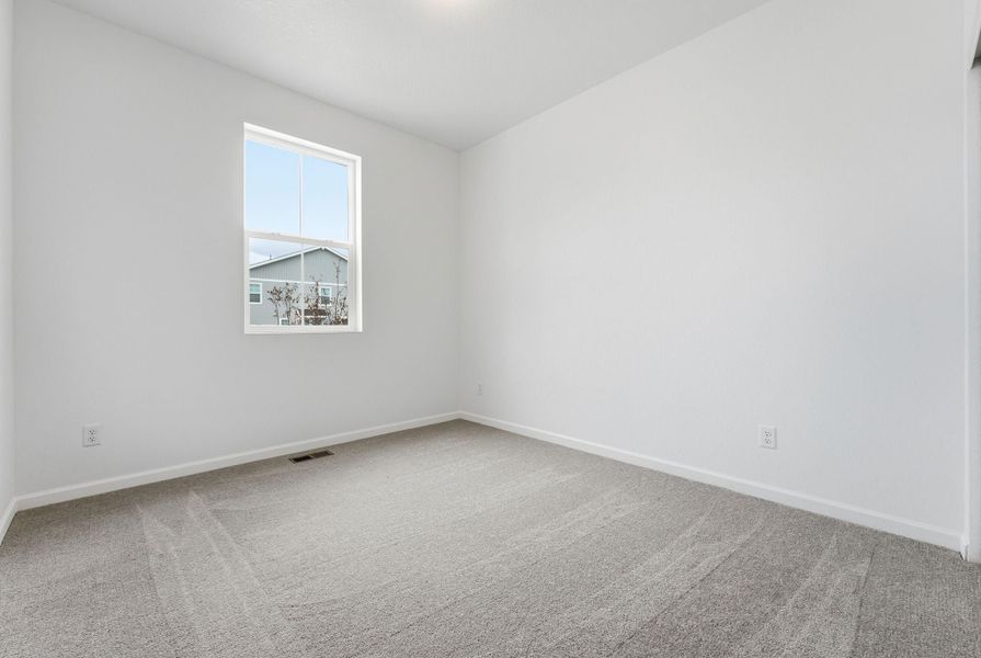 Spacious, unfurnished interior of a new home in The Aurora Highlands, Aurora (Image 15).