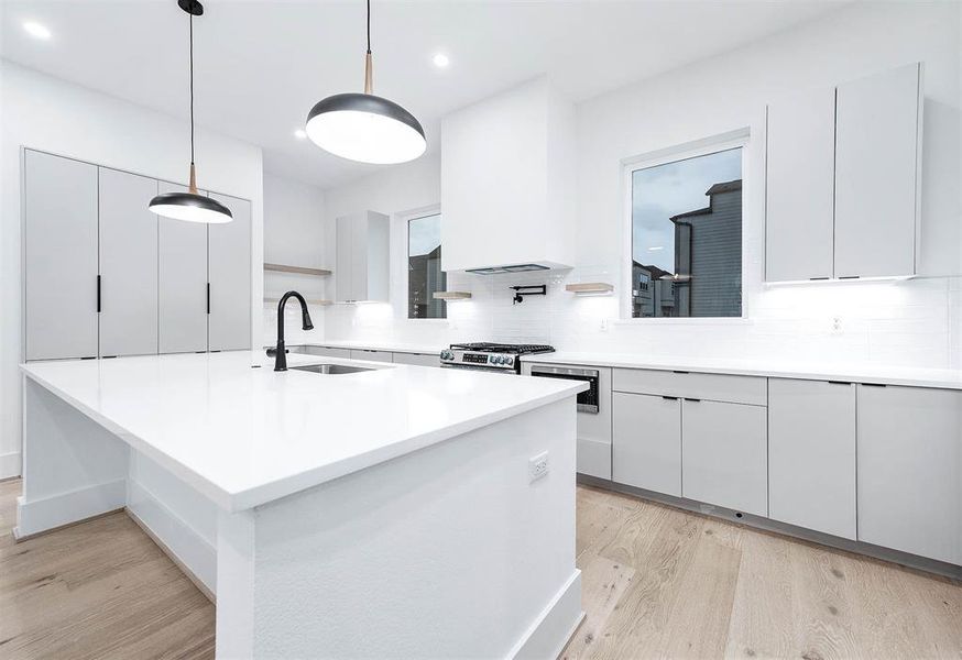 PURE WHITE QUARTZ COUNTERTOPS