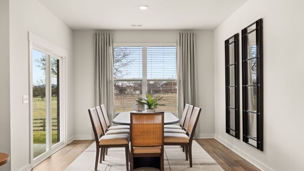 3731 Hawthorne Dining 1of3 F1