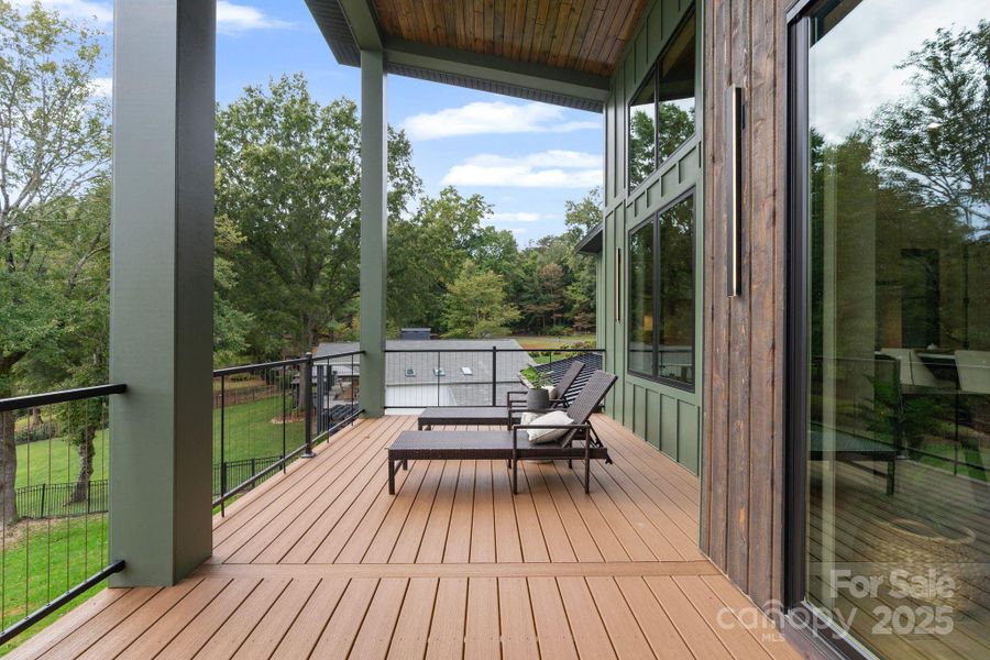 Expansive deck across the back of the house to soak up the scenery Expansive deck across the back of the house to soak up the scenery