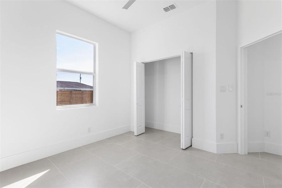 Spacious, unfurnished interior of a new home in , Lehigh Acres (Image 26).
