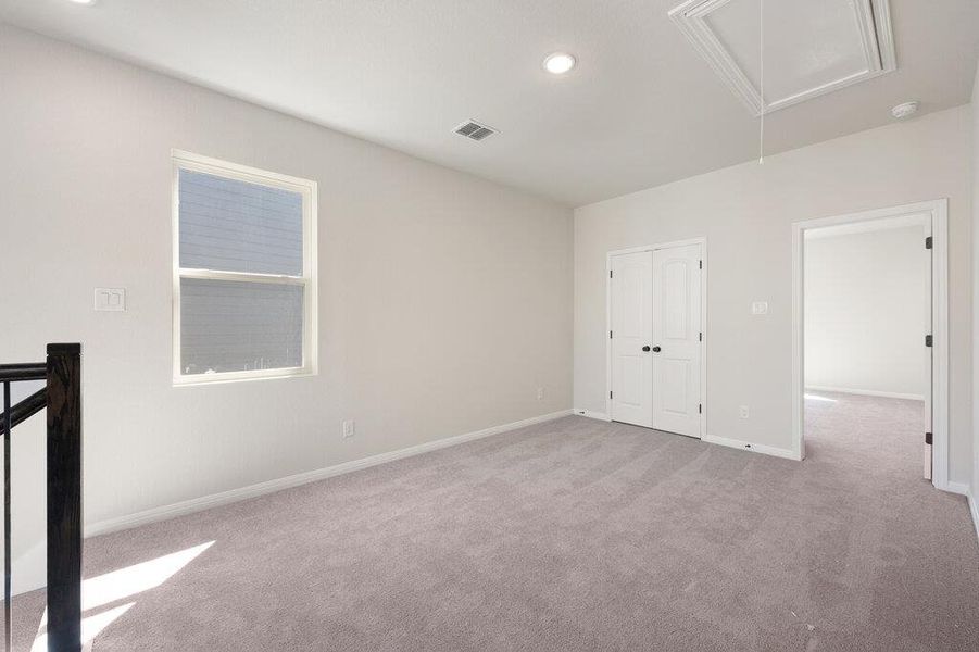 Spacious, unfurnished interior of a new home in Lariat, Liberty Hill (Image 24).
