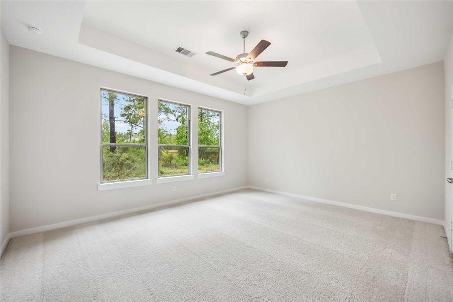Spacious, unfurnished interior of a new home in Deer Pines, Conroe (Image 16).