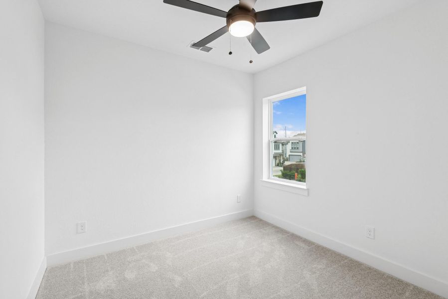 Spacious, unfurnished interior of a new home in Retreat at Oak Park, Houston (Image 9).