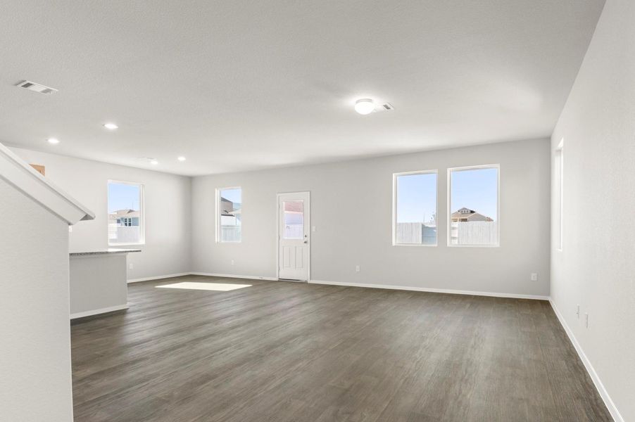 Spacious, unfurnished interior of a new home in Harvest Ridge, Elgin (Image 17).