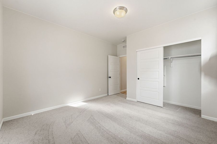 Spacious, unfurnished interior of a new home in The Aurora Highlands, Aurora (Image 18).