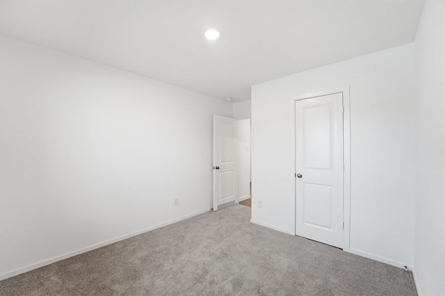 Spacious, unfurnished interior of a new home in Scotts Bend, Baytown (Image 15).